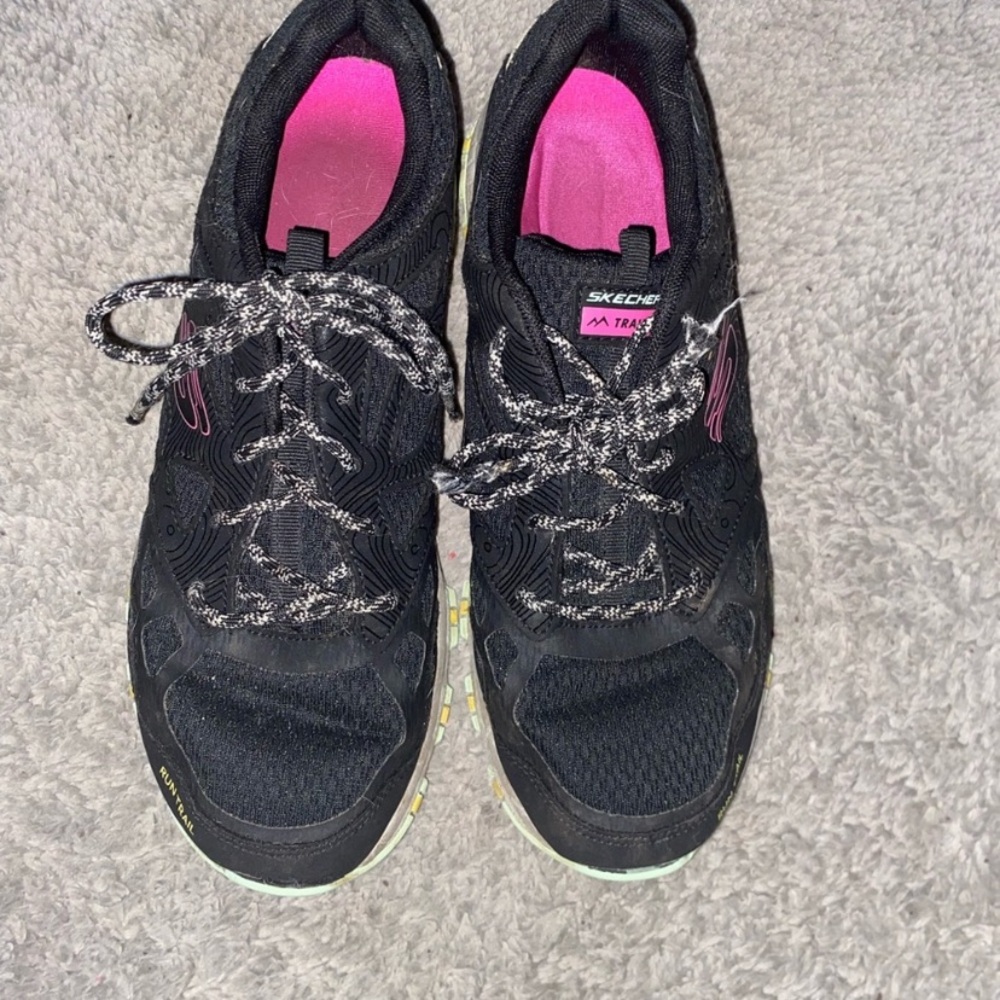 Skechers Women's Black with Pink Accents Athletic Shoes size 10